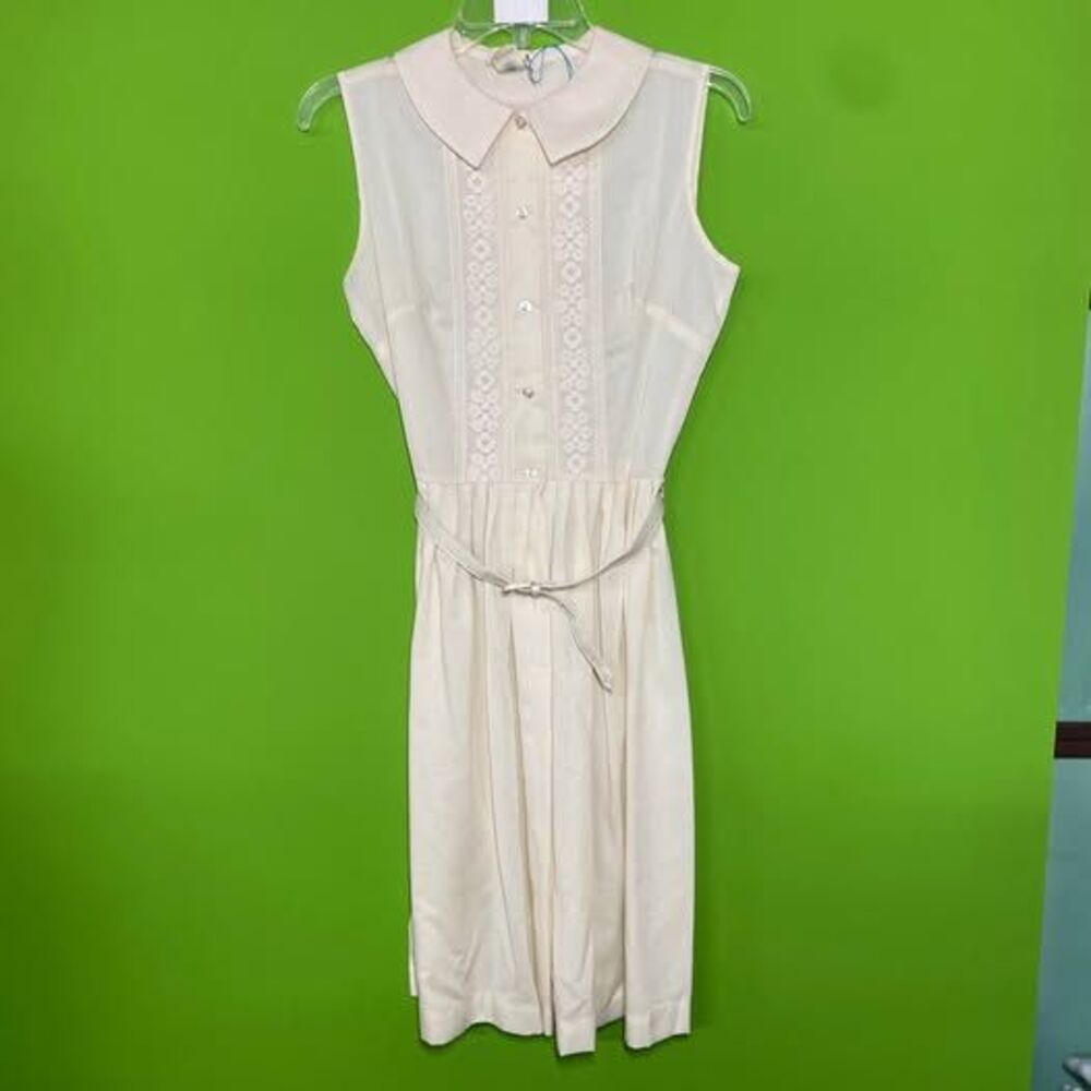 NPC Fashion Vintage Medium Sleeveless Lace-Front White/Cream Belted Dress